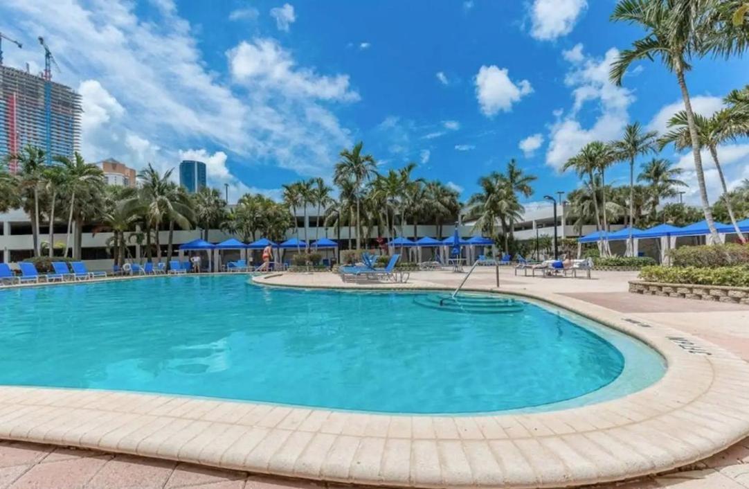 Beautiful Apartment Steps Away From The Beach Miami Beach Luaran gambar