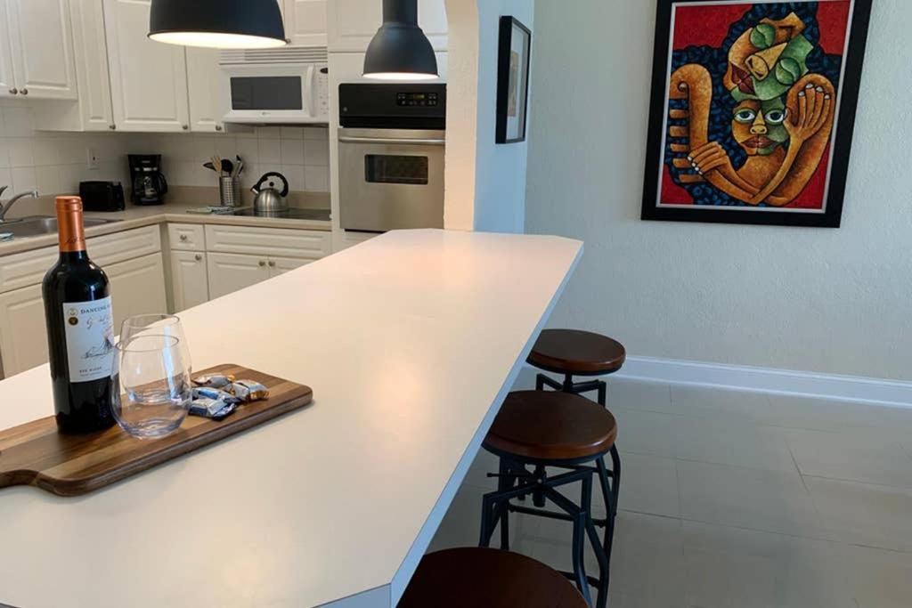 Beautiful Apartment Steps Away From The Beach Miami Beach Luaran gambar